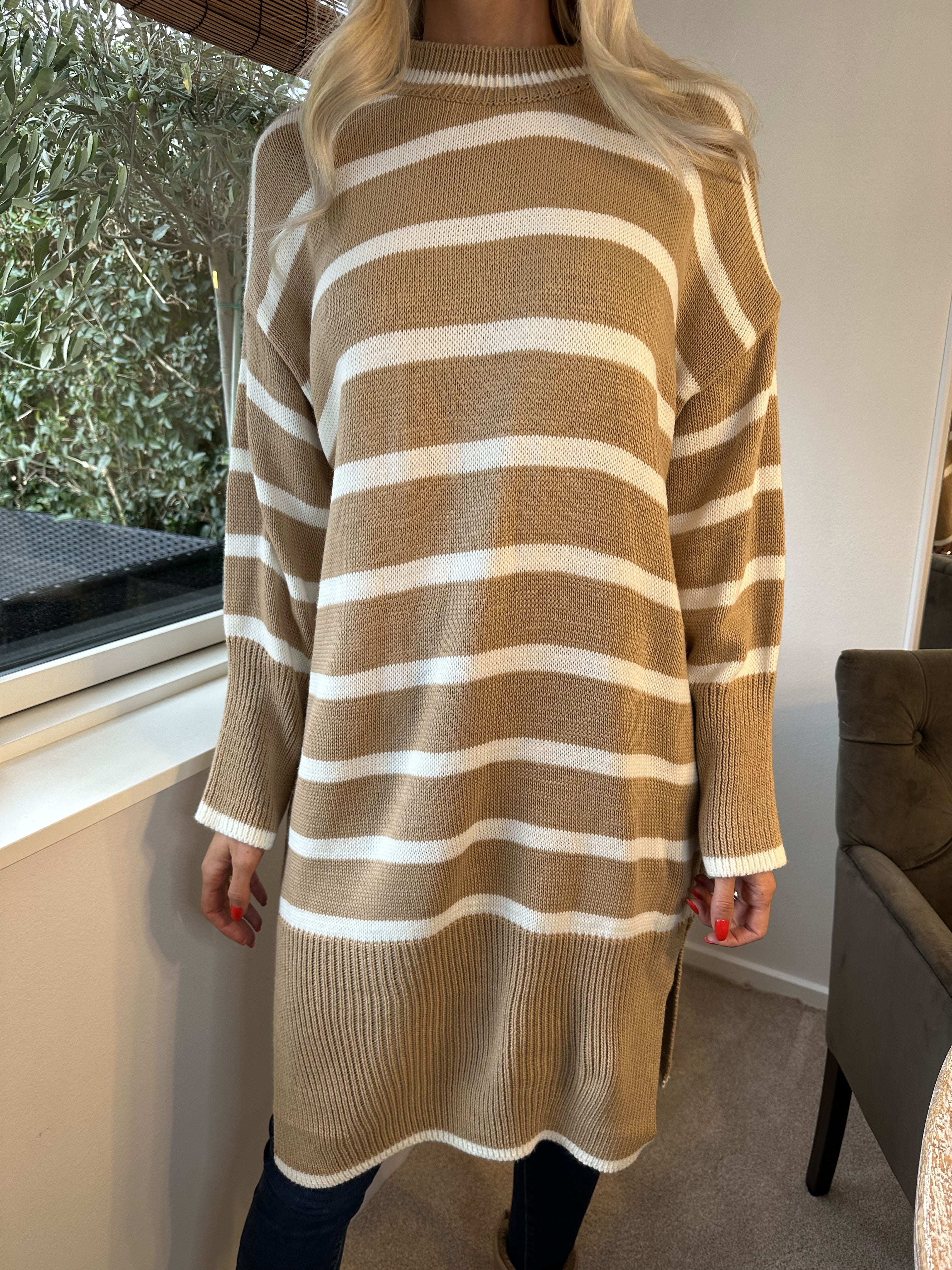 Safiya - Sød strikkjole med striber